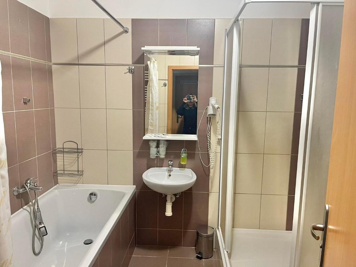 Kadaň 莫瓦旅馆酒店 外观 照片